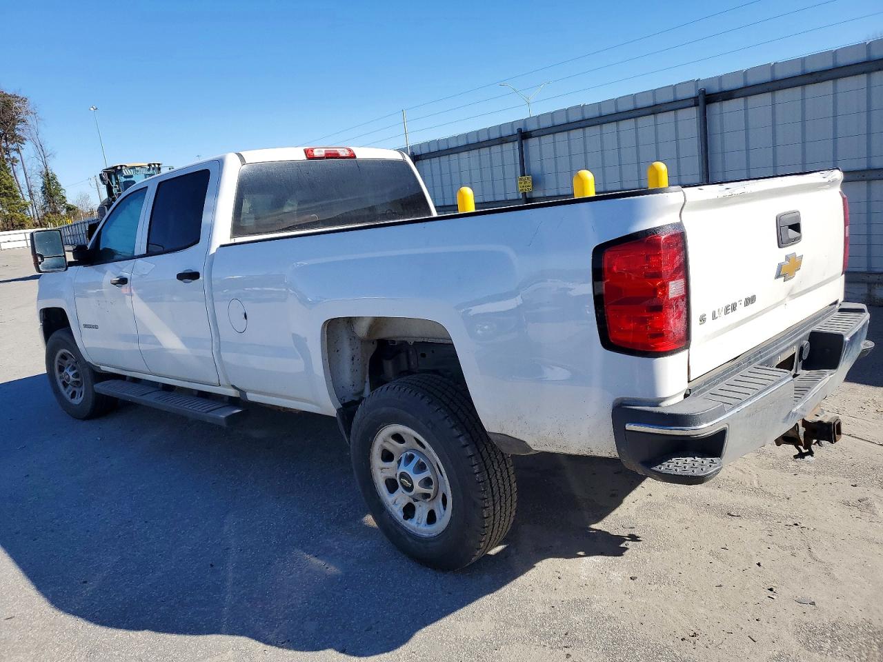 2015 CHEVROLET SILVERADO C3500 photo 2