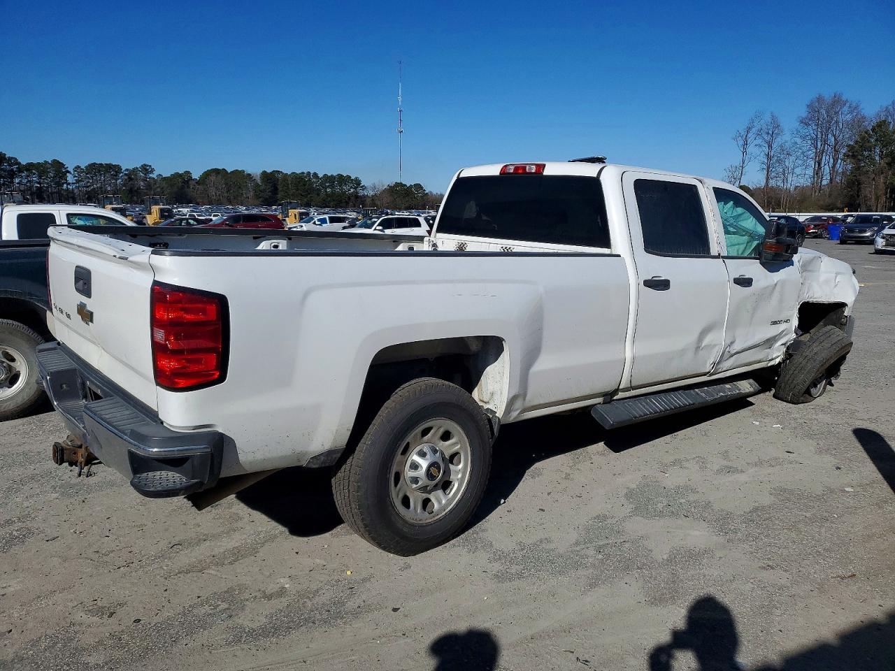 2015 CHEVROLET SILVERADO C3500 photo 3