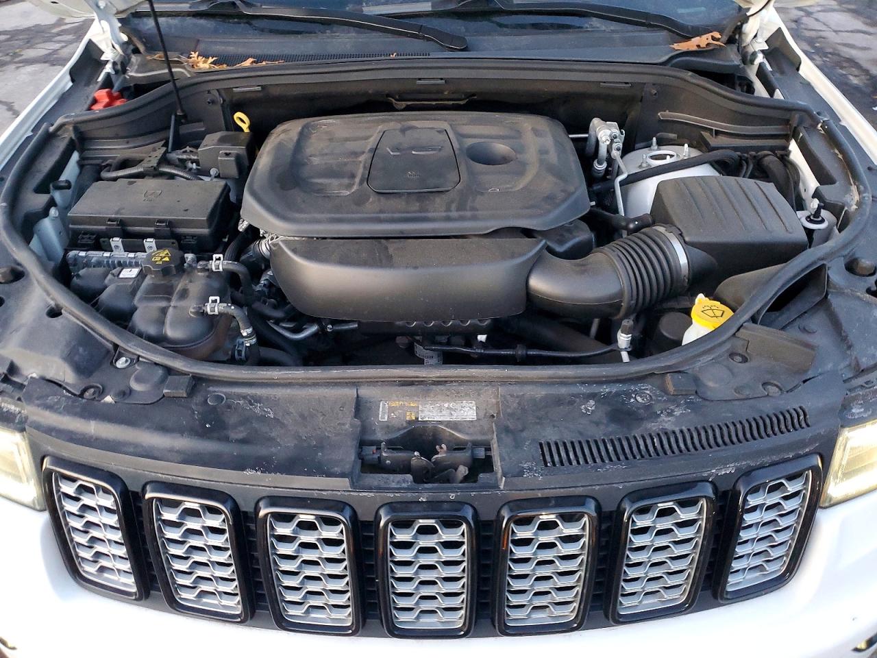2020 JEEP GRAND CHEROKEE LAREDO photo 12