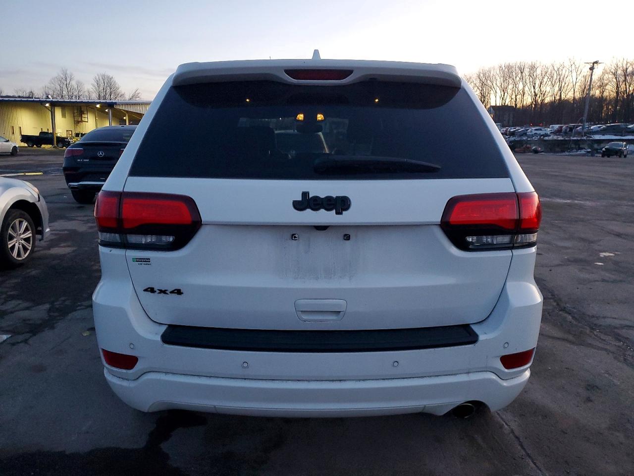 2020 JEEP GRAND CHEROKEE LAREDO photo 6