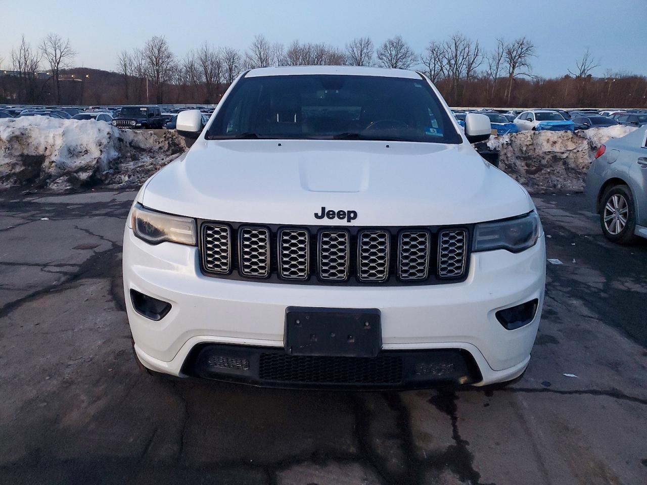 2020 JEEP GRAND CHEROKEE LAREDO photo 5
