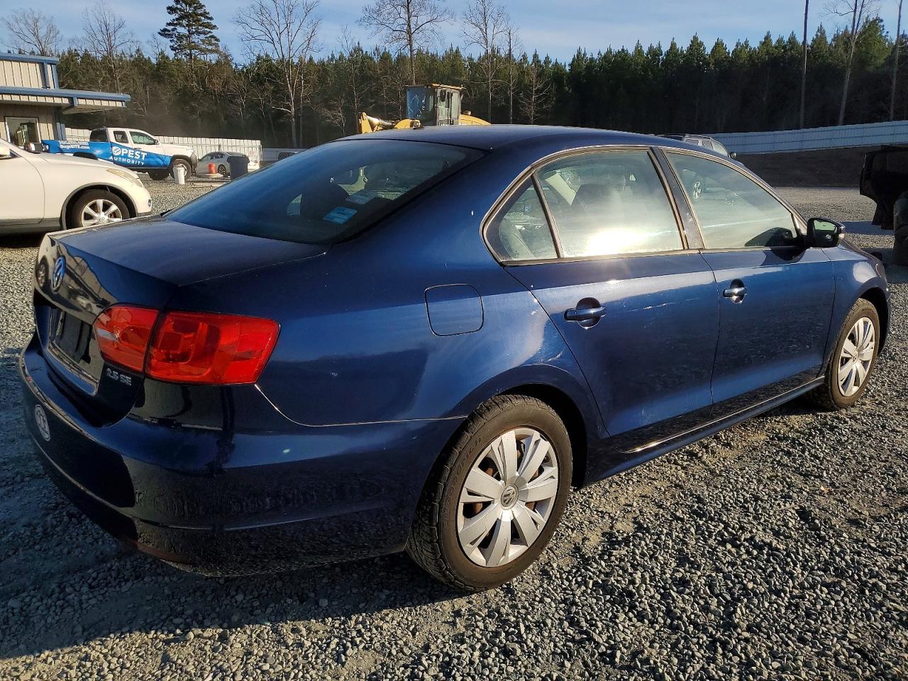 2012 VOLKSWAGEN JETTA SE photo 3