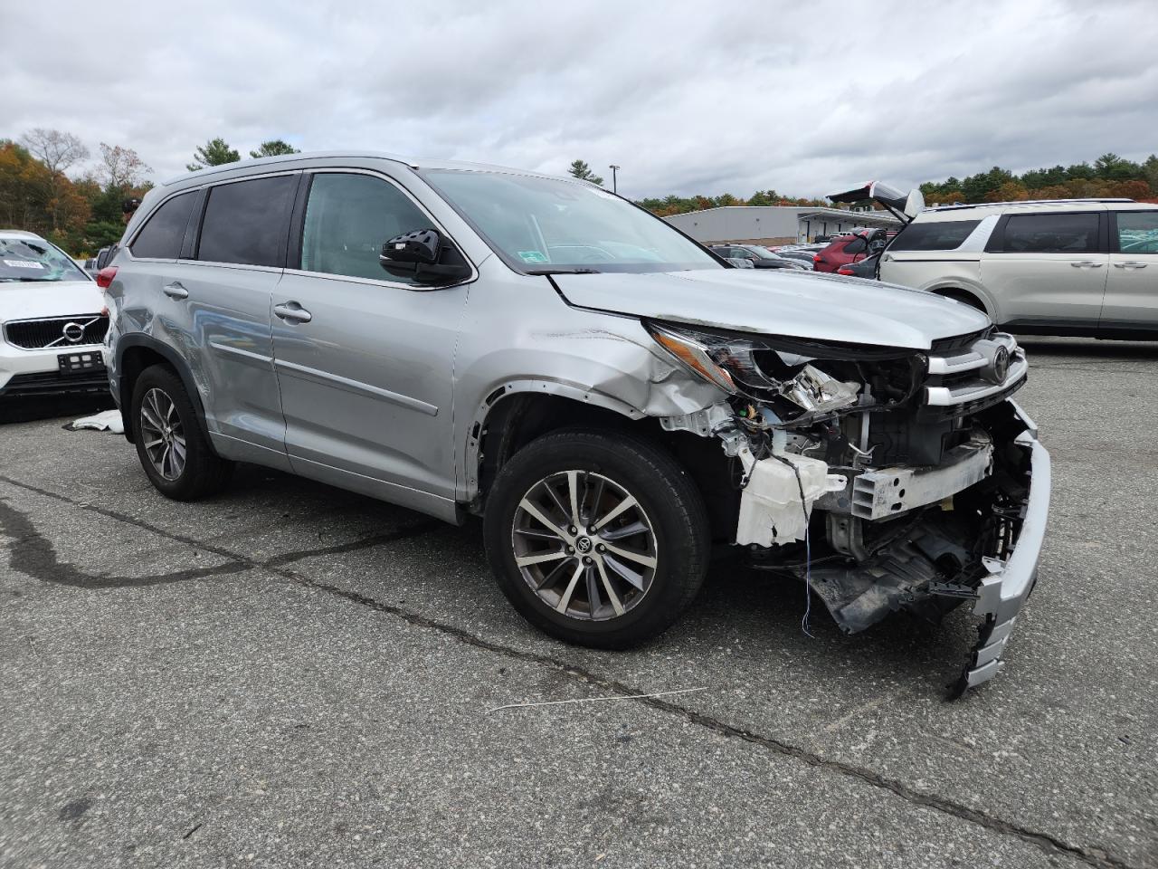 2018 TOYOTA HIGHLANDER SE photo 4