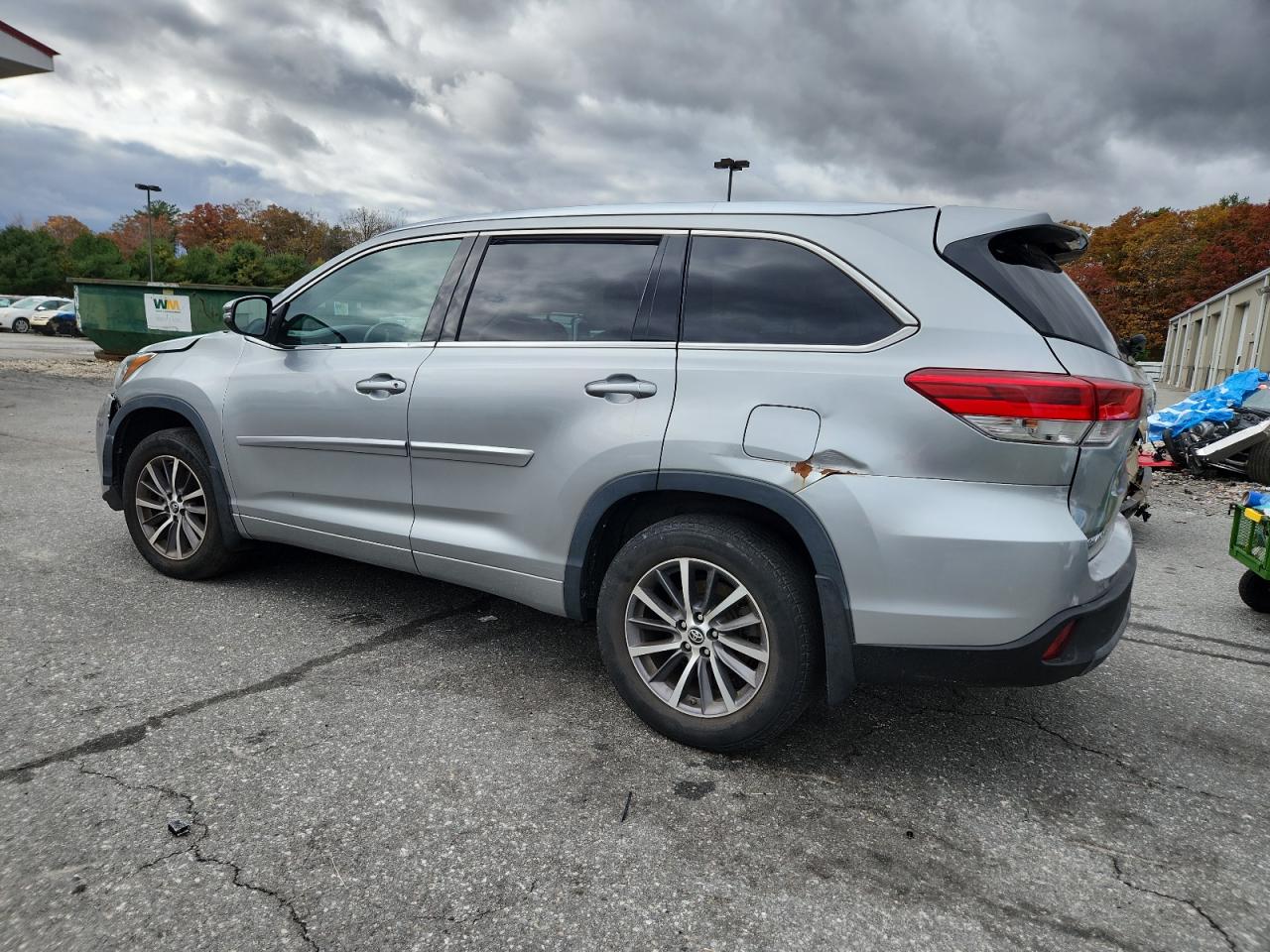 2018 TOYOTA HIGHLANDER SE photo 2