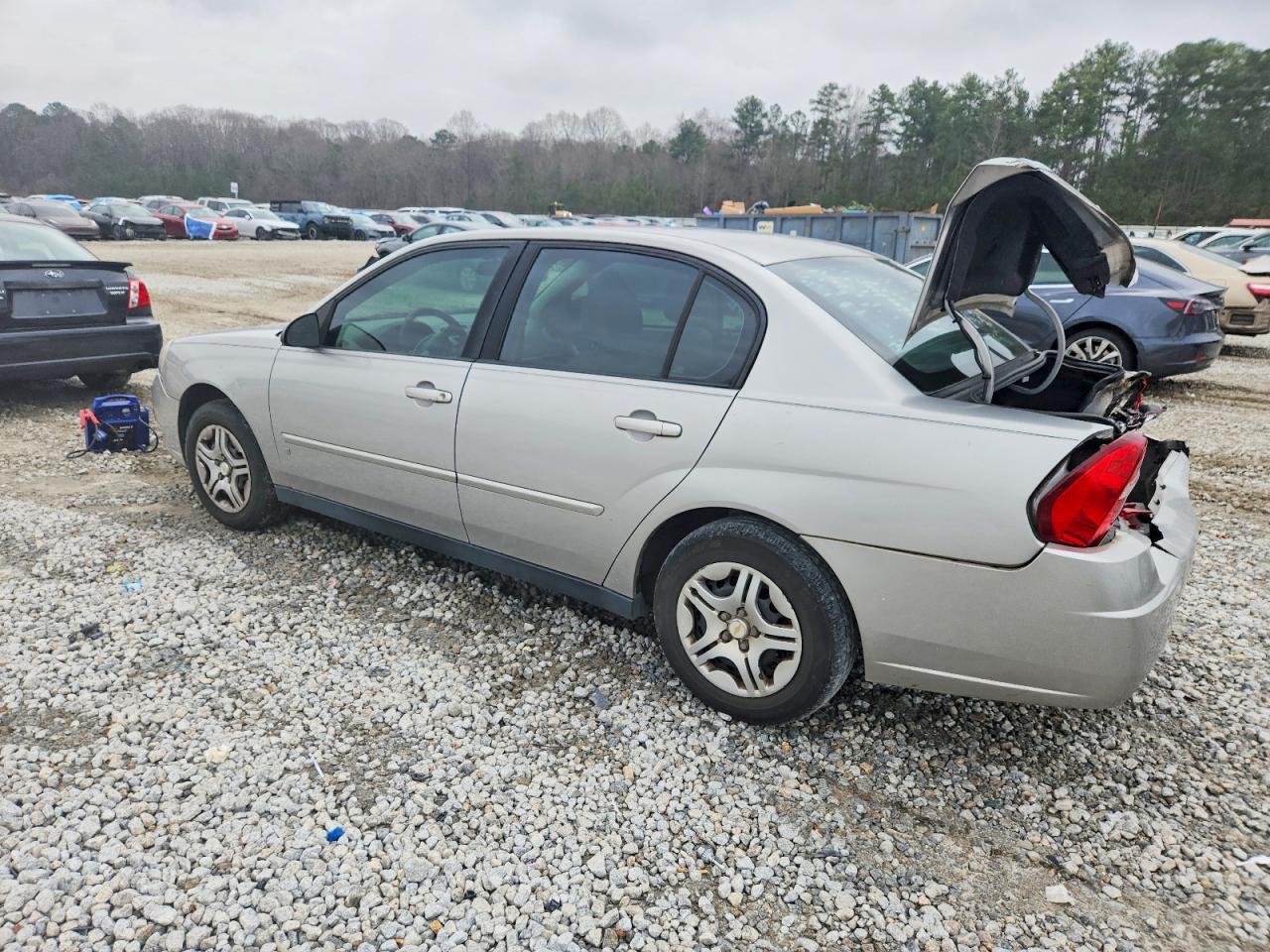 2008 CHEVROLET MALIBU LS photo 2