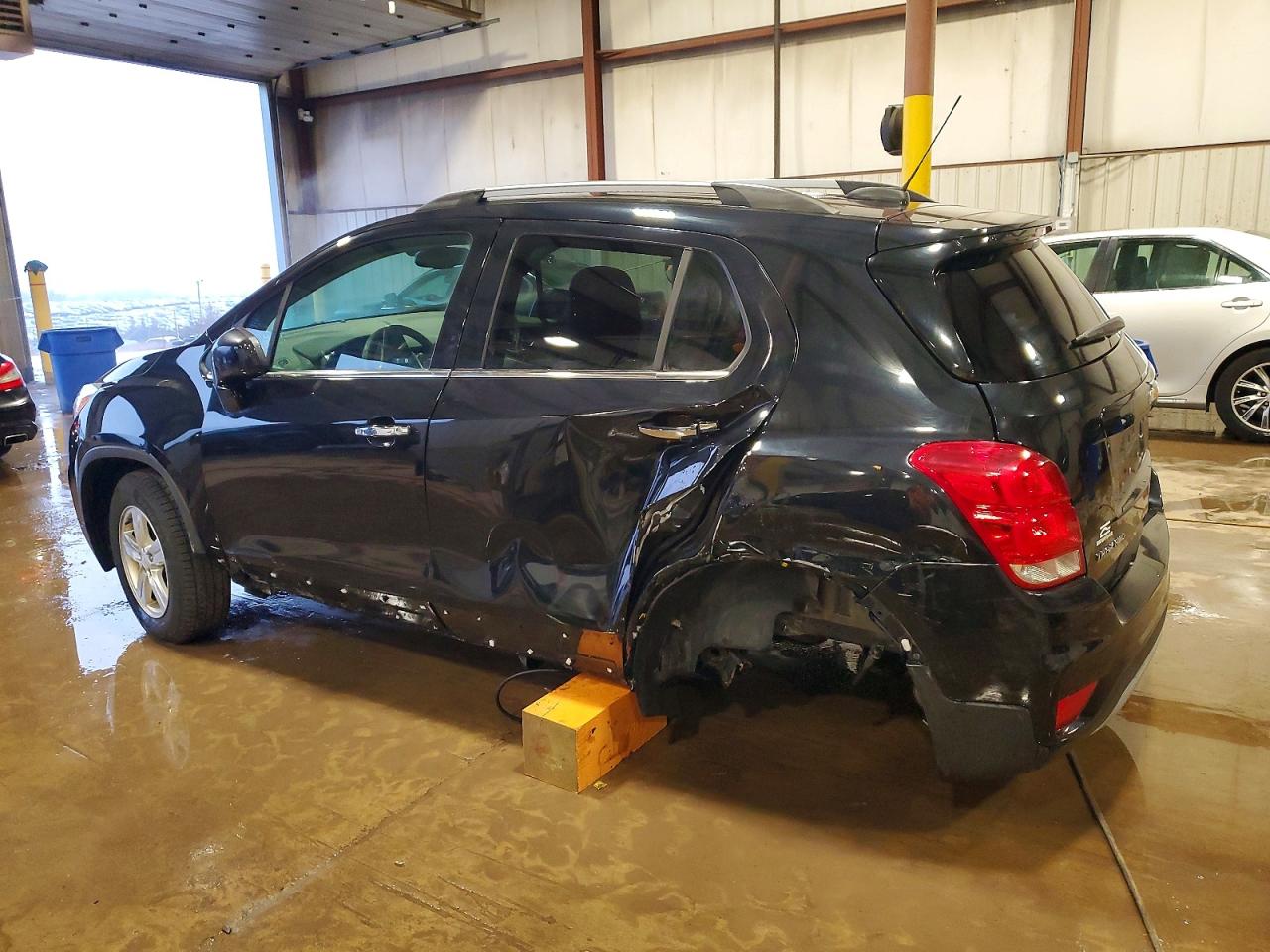 2019 CHEVROLET TRAX 1LT photo 2