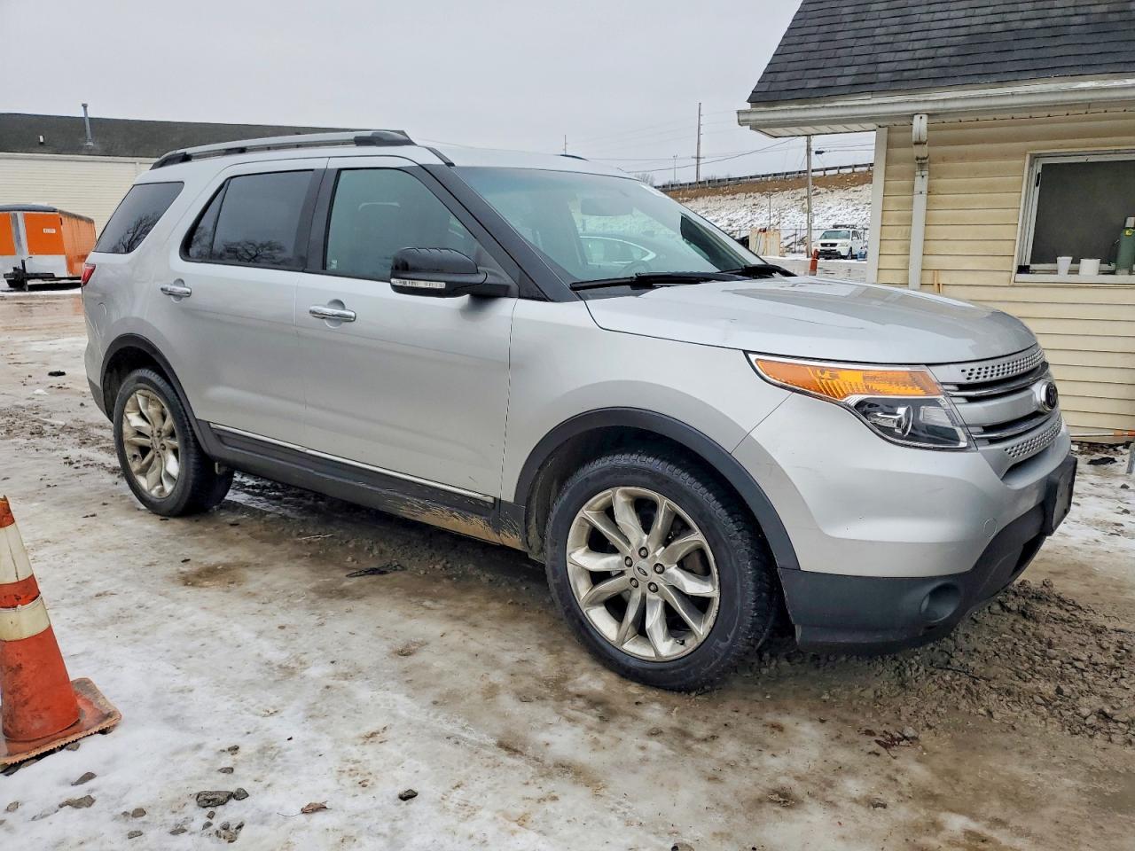 2015 FORD EXPLORER XLT photo 4