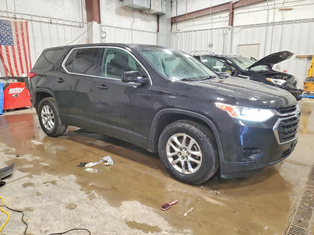 2019 CHEVROLET TRAVERSE LS photo 4