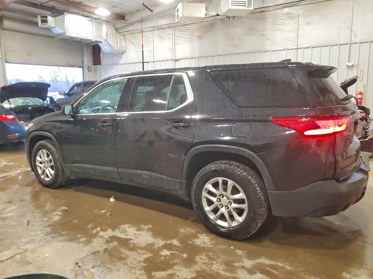 2019 CHEVROLET TRAVERSE LS photo 2