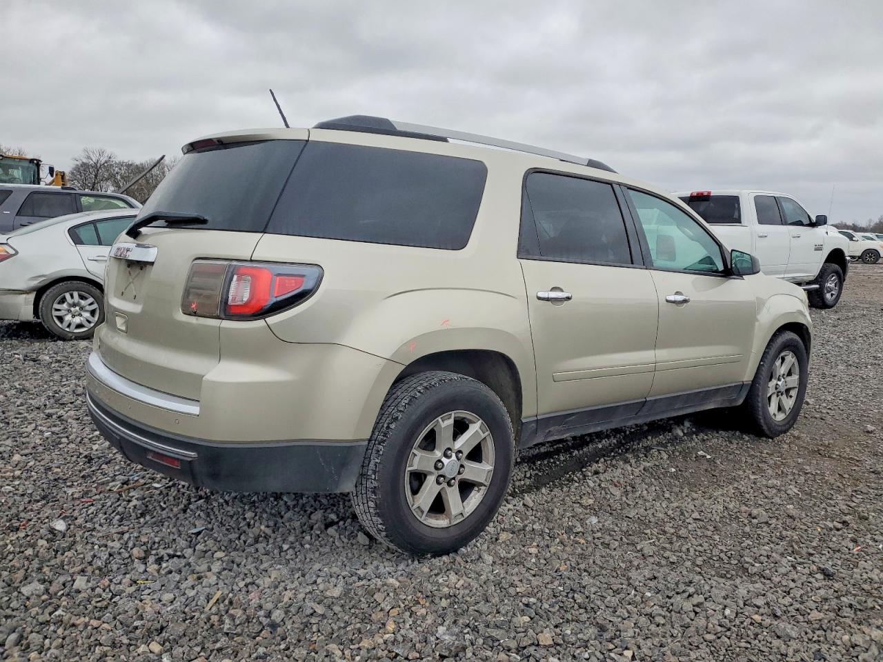 2016 GMC ACADIA SLE photo 3