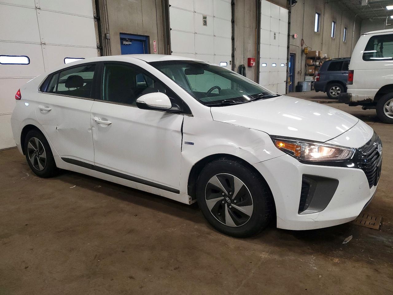 2017 HYUNDAI IONIQ SEL photo 4
