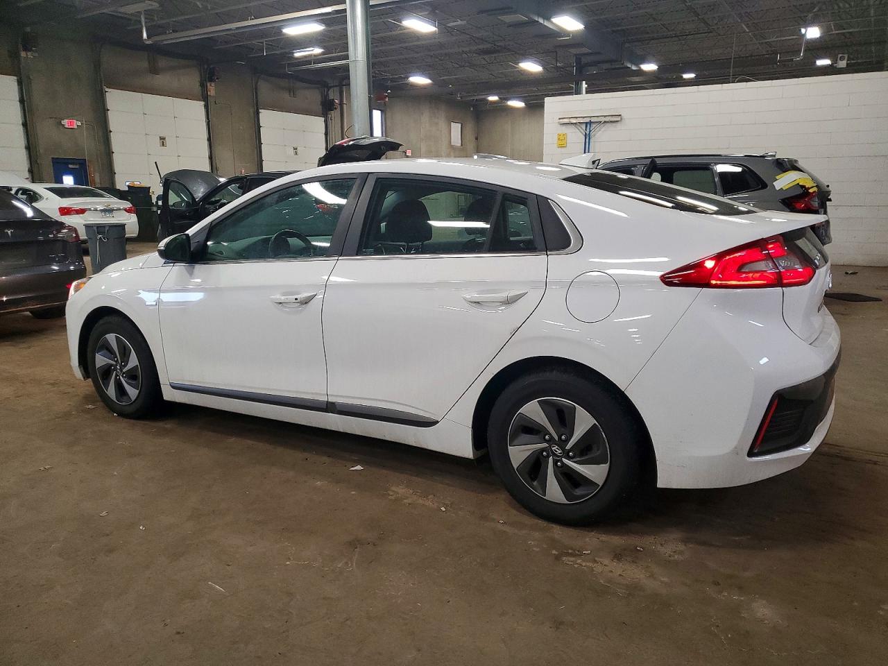 2017 HYUNDAI IONIQ SEL photo 2