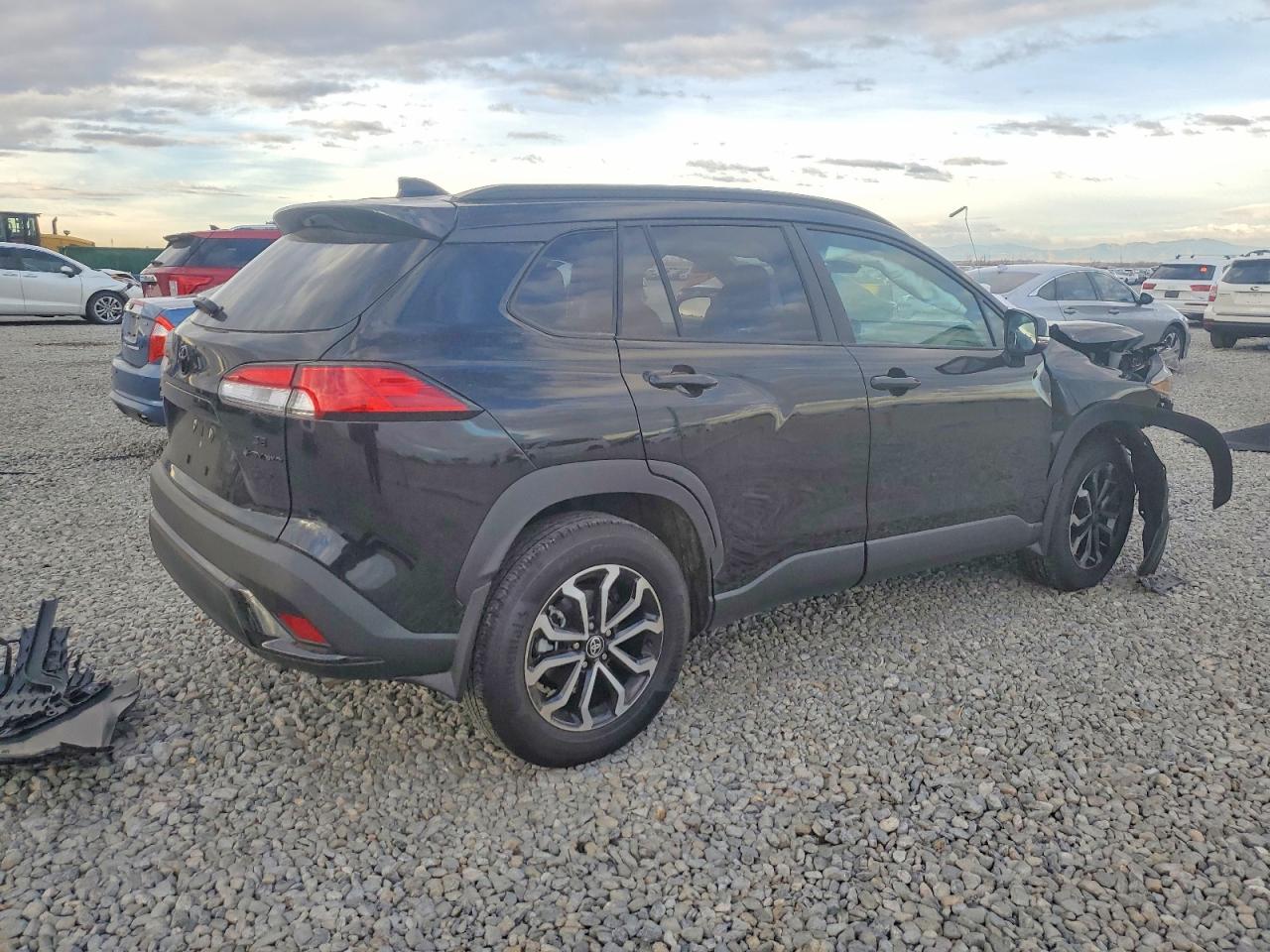 2025 TOYOTA COROLLA CROSS SE photo 3