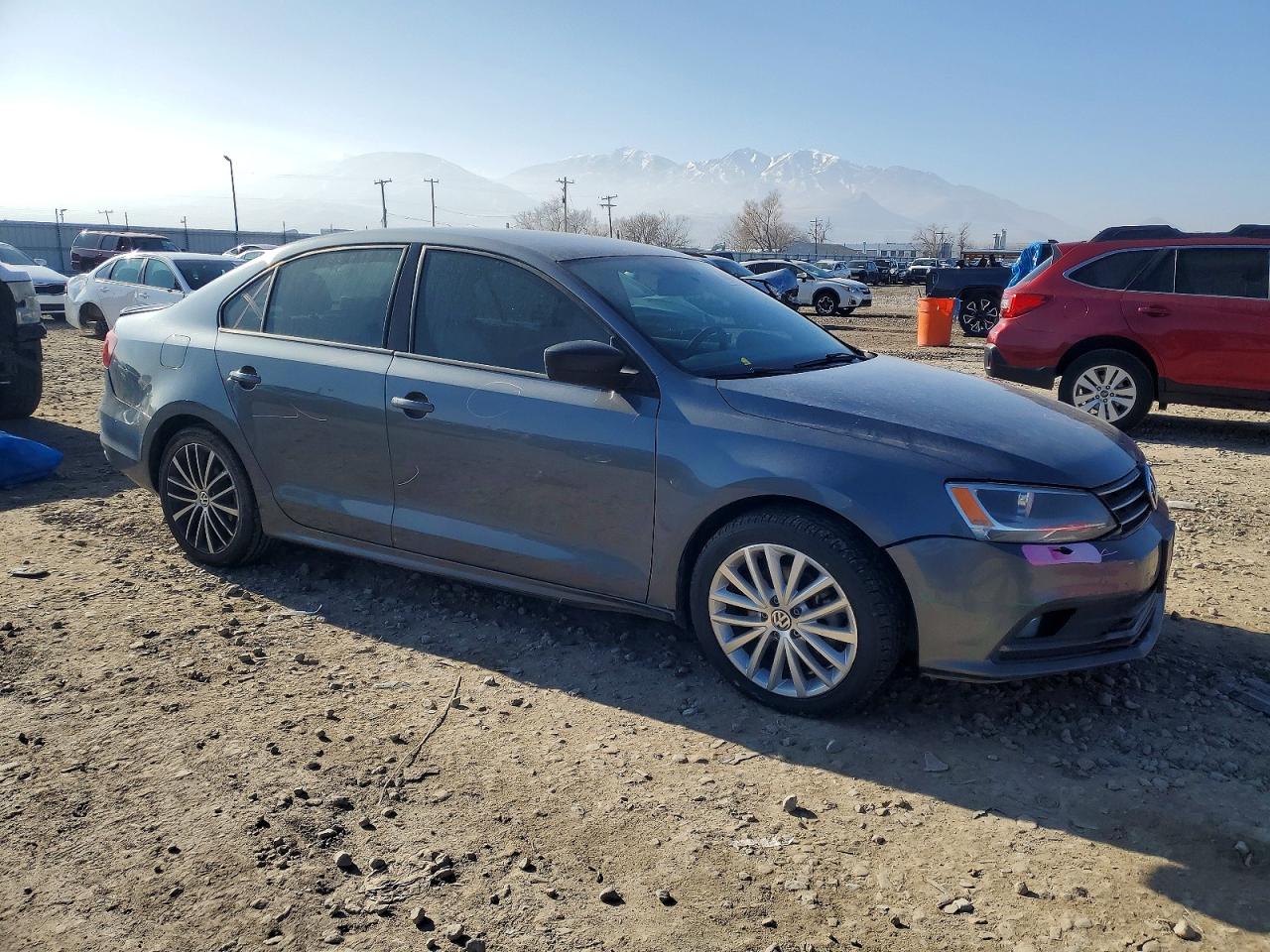 2015 VOLKSWAGEN JETTA SE photo 4