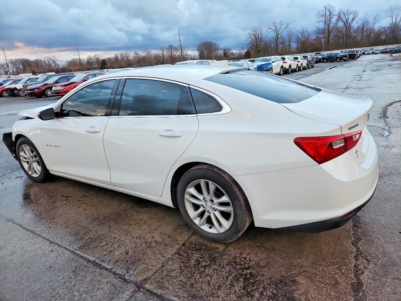 2016 CHEVROLET MALIBU LT photo 2