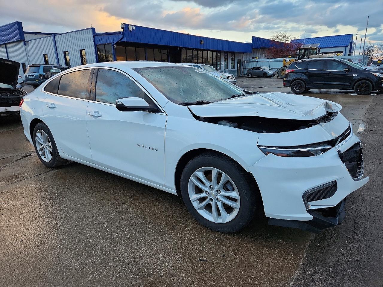 2016 CHEVROLET MALIBU LT photo 4