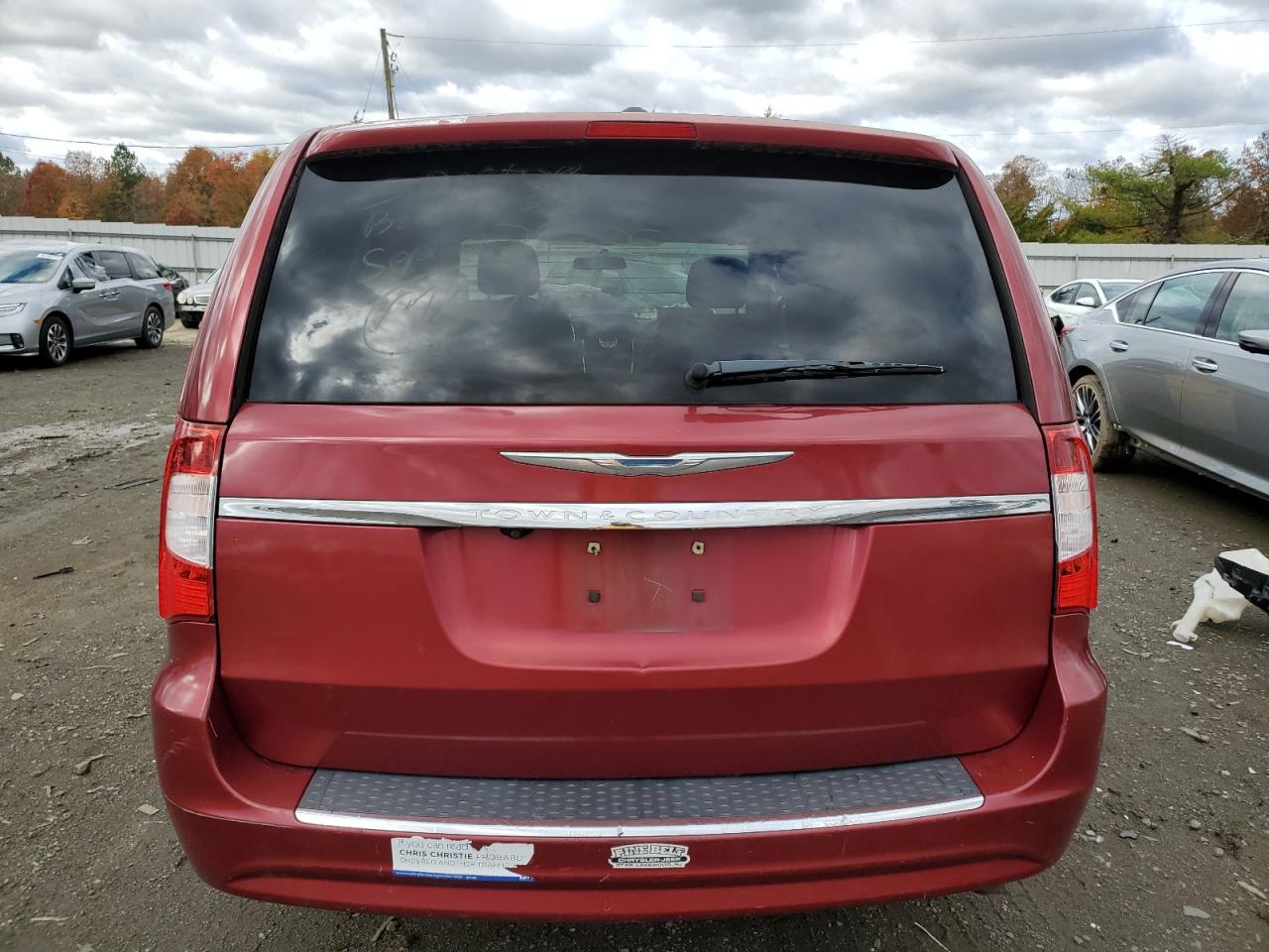 2011 CHRYSLER TOWN & COUNTRY TOURING photo 6