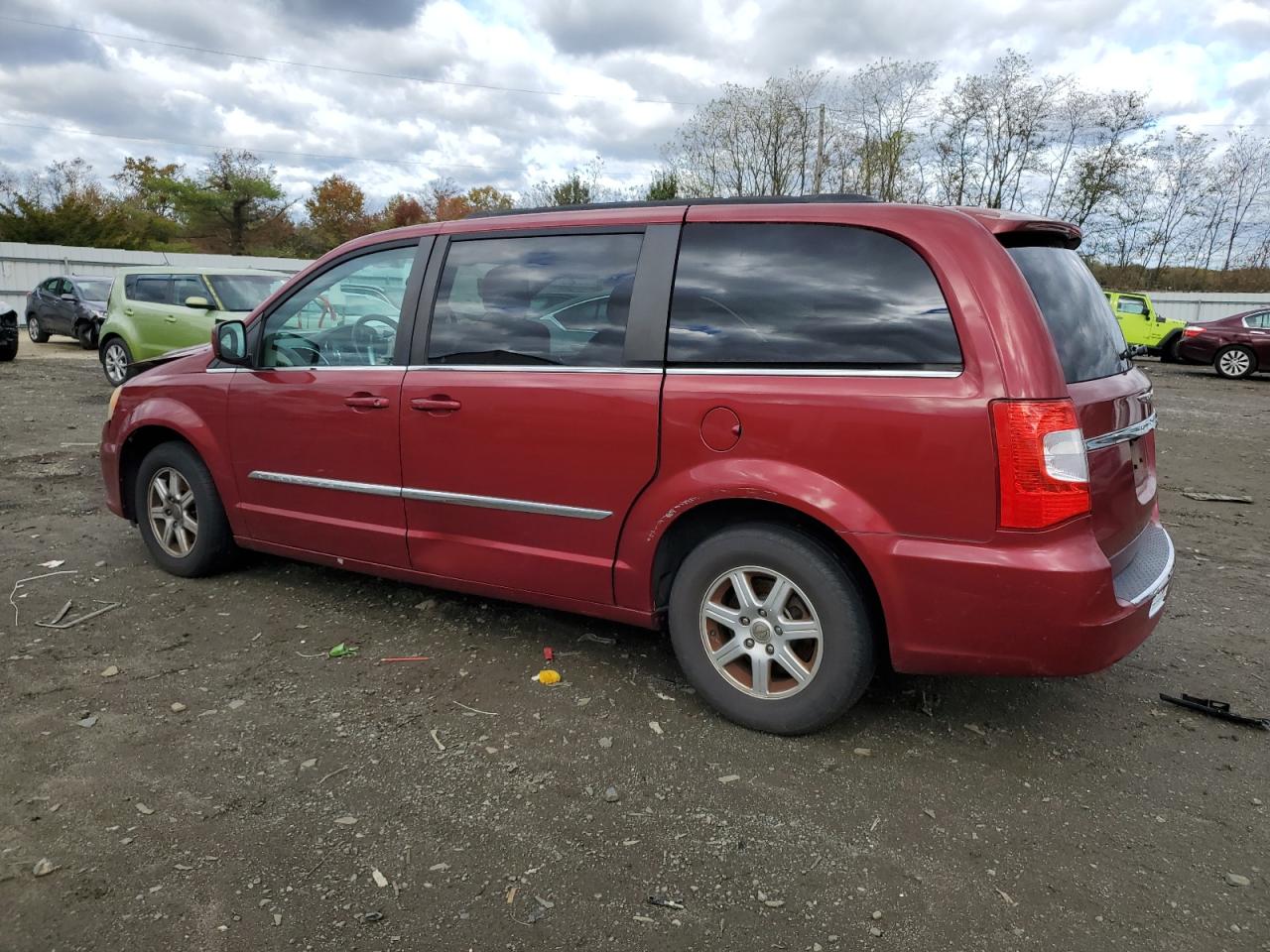 2011 CHRYSLER TOWN & COUNTRY TOURING photo 2