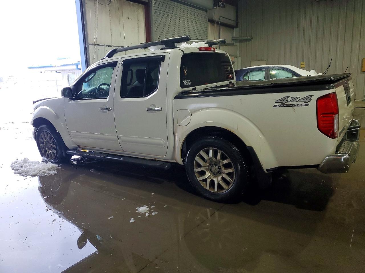 2010 NISSAN FRONTIER CREW CAB SE photo 2