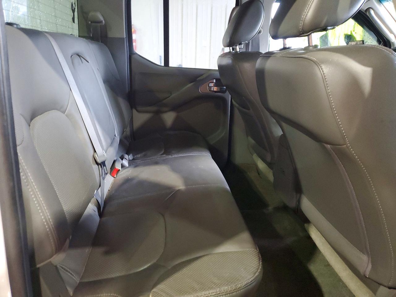 2010 NISSAN FRONTIER CREW CAB SE photo 10