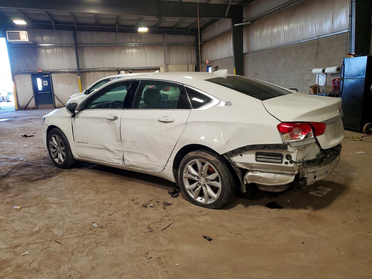 2018 CHEVROLET IMPALA LT photo 2