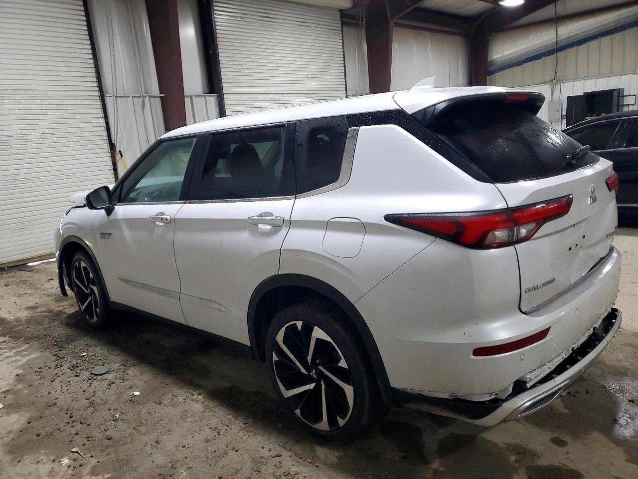 2025 MITSUBISHI OUTLANDER SE photo 2