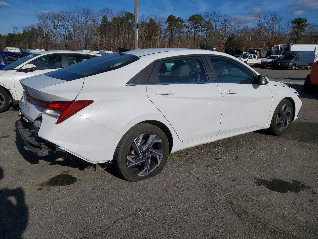2025 HYUNDAI ELANTRA SEL photo 3
