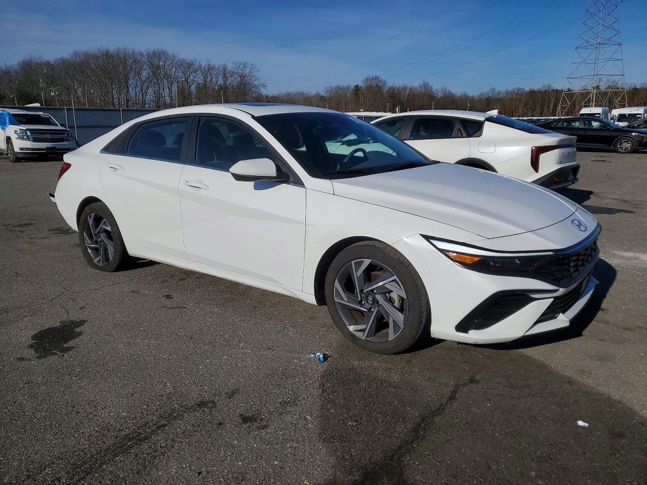 2025 HYUNDAI ELANTRA SEL photo 4