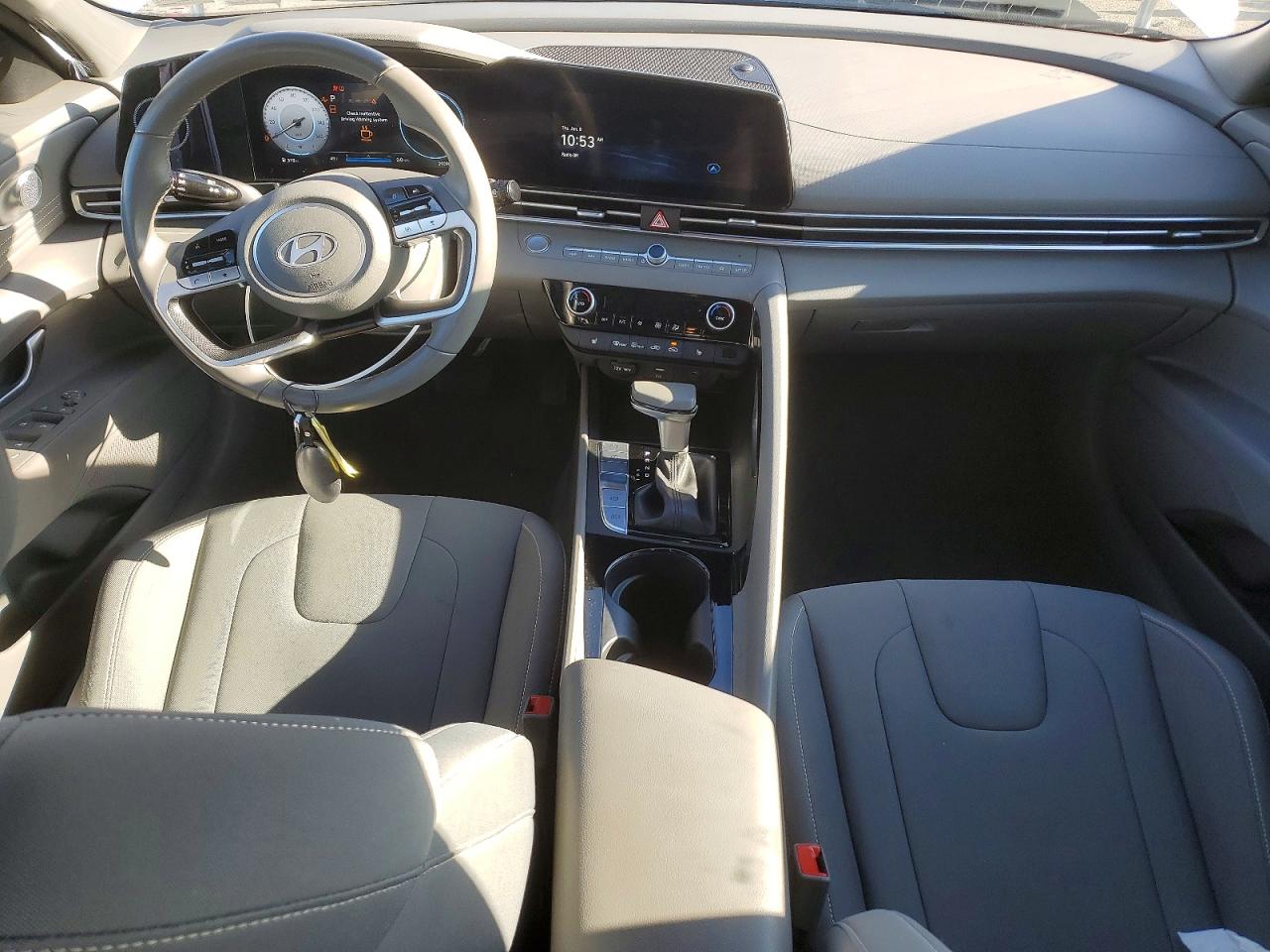 2025 HYUNDAI ELANTRA SEL photo 8
