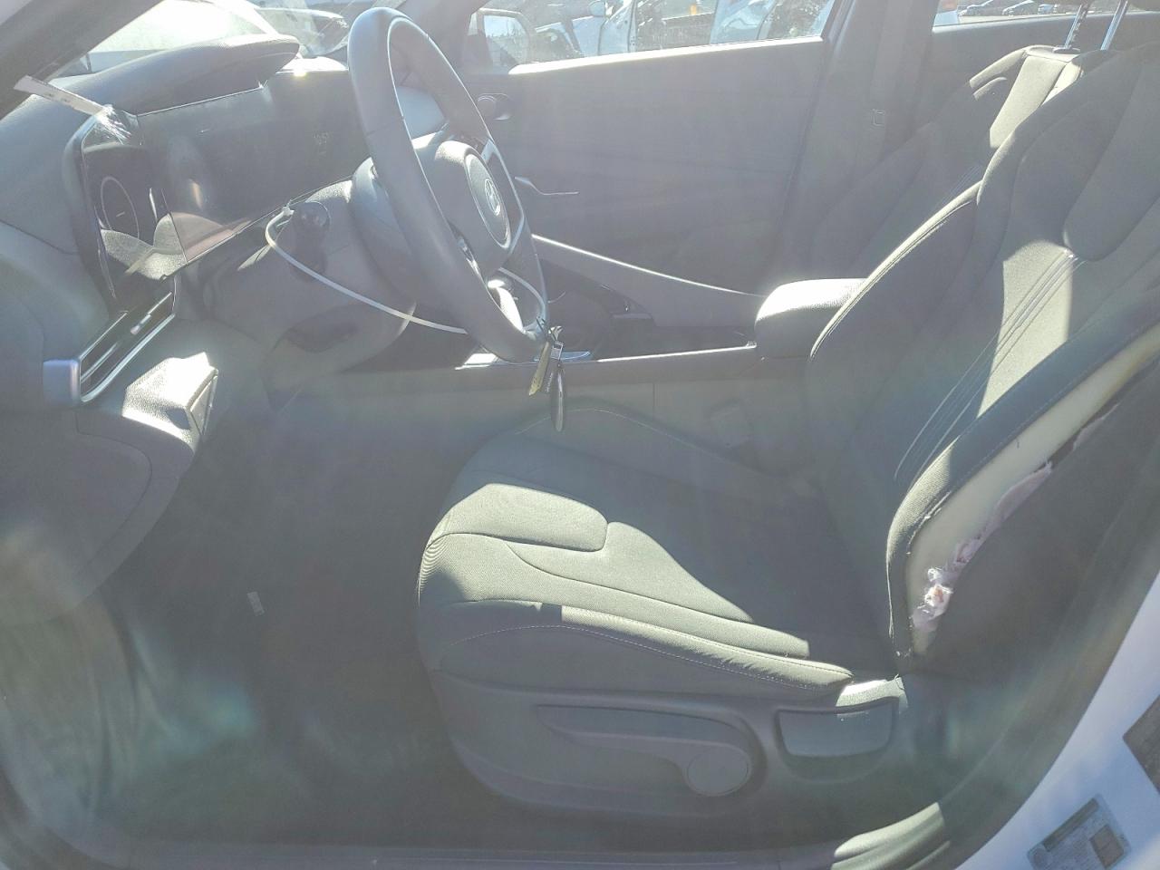 2025 HYUNDAI ELANTRA SEL photo 7