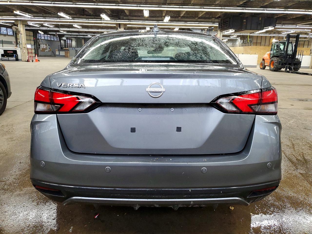 2025 NISSAN VERSA SV photo 6