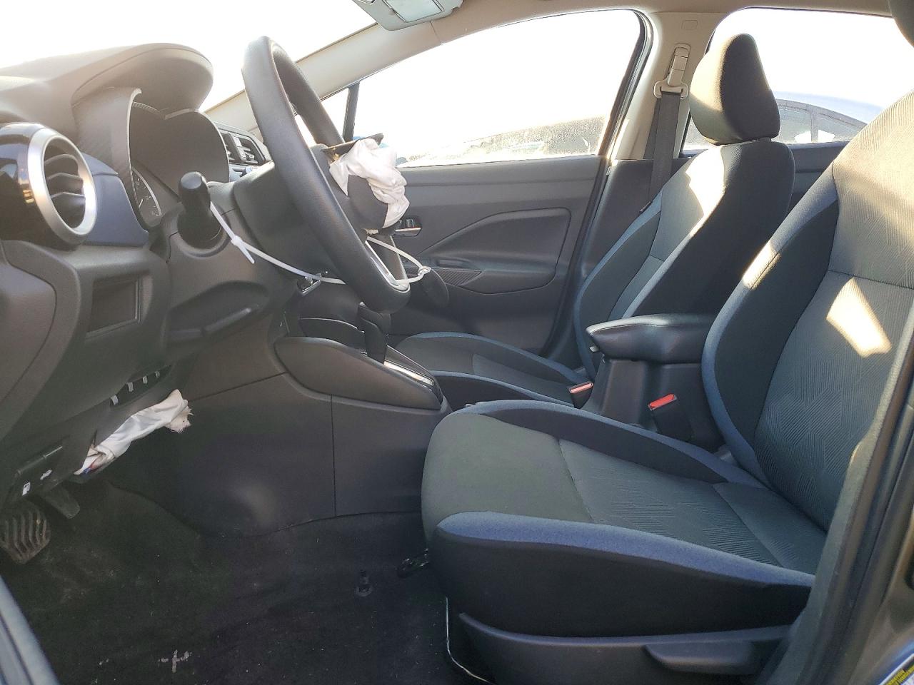 2025 NISSAN VERSA SV photo 7