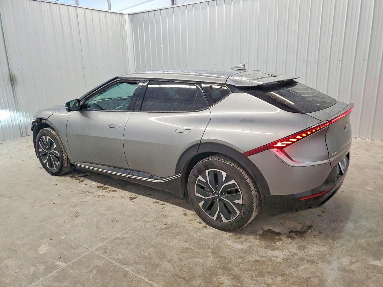 2023 KIA EV6 LIGHT photo 2