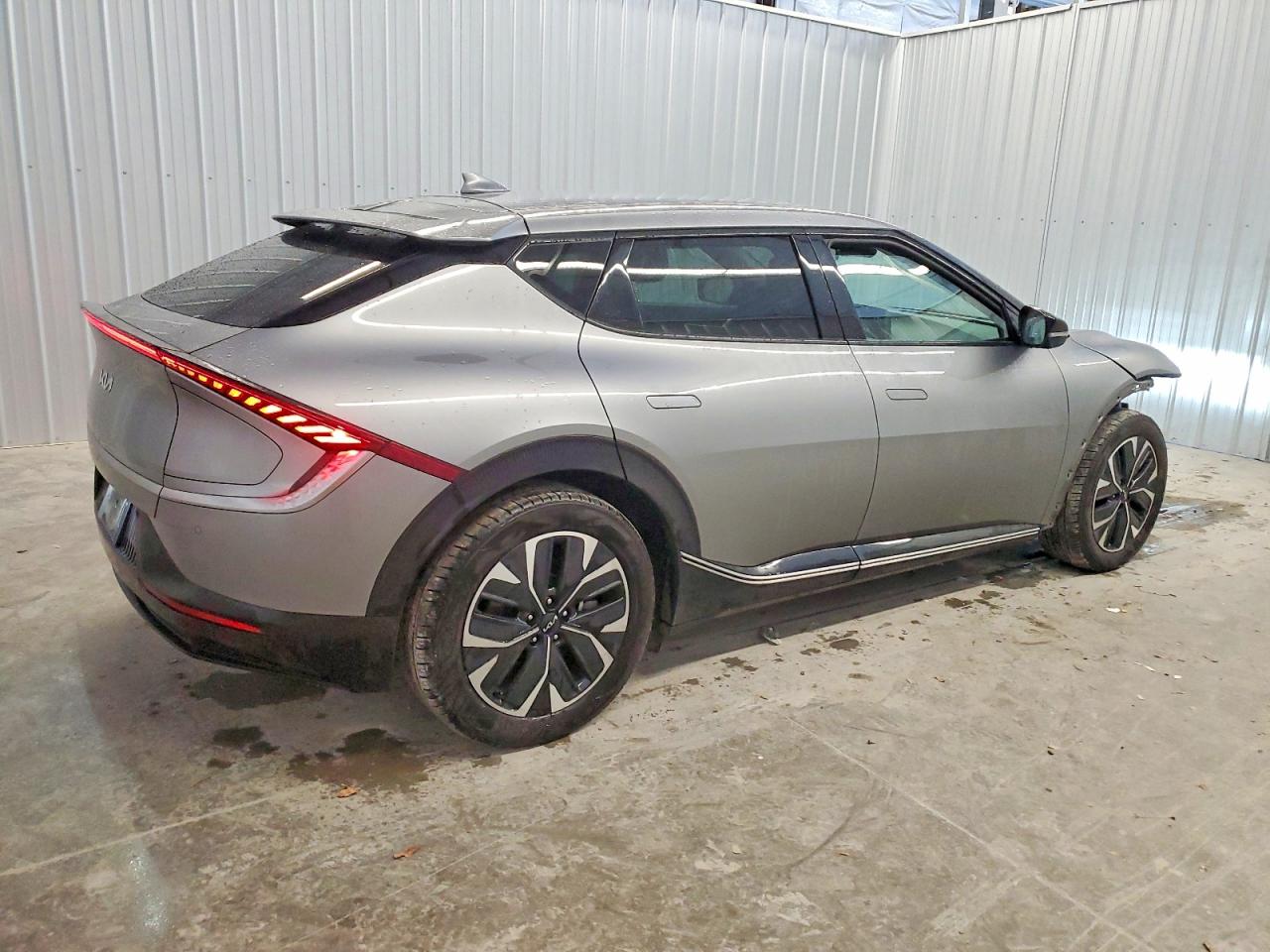 2023 KIA EV6 LIGHT photo 3