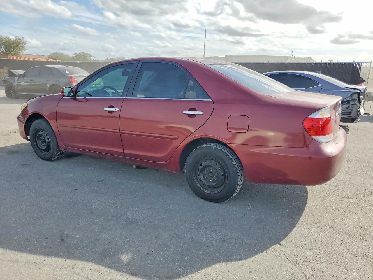 2006 TOYOTA CAMRY LE photo 2