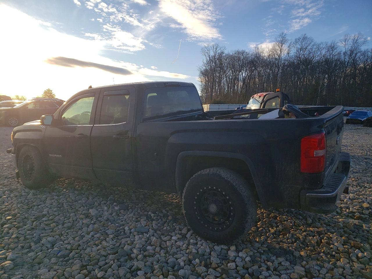 2015 GMC SIERRA K1500 SLE photo 2
