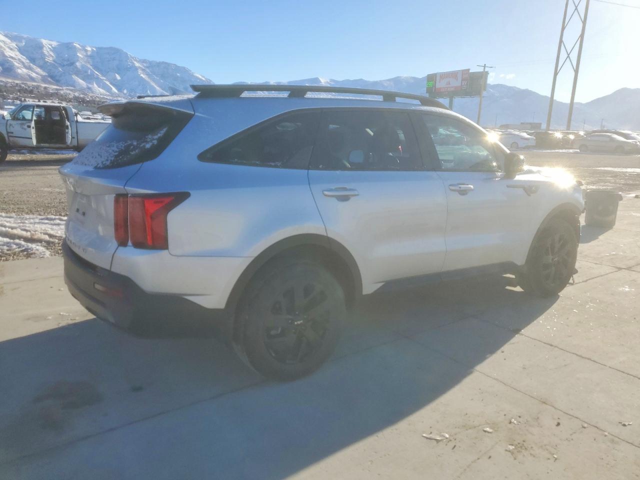 2022 KIA SORENTO S photo 3
