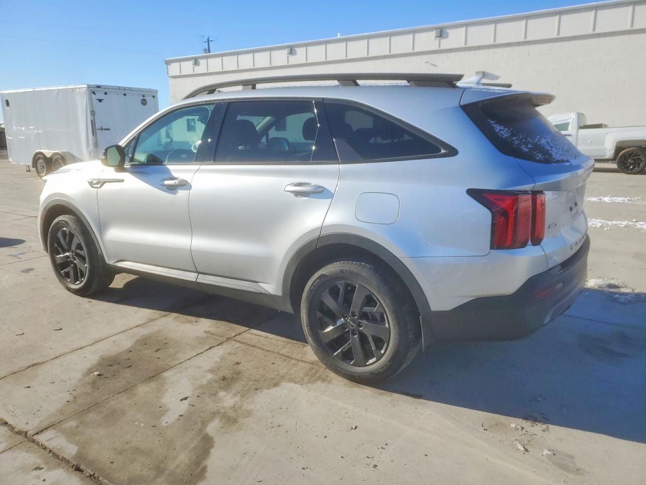 2022 KIA SORENTO S photo 2