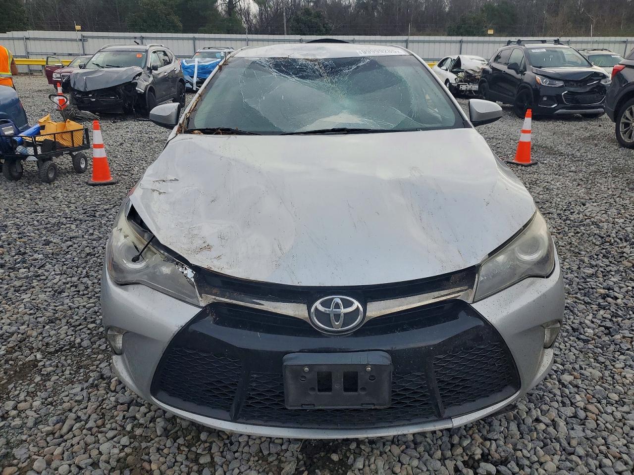 2017 TOYOTA CAMRY LE photo 5