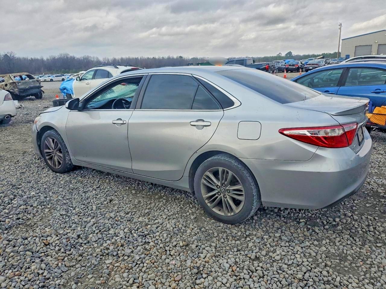 2017 TOYOTA CAMRY LE photo 2