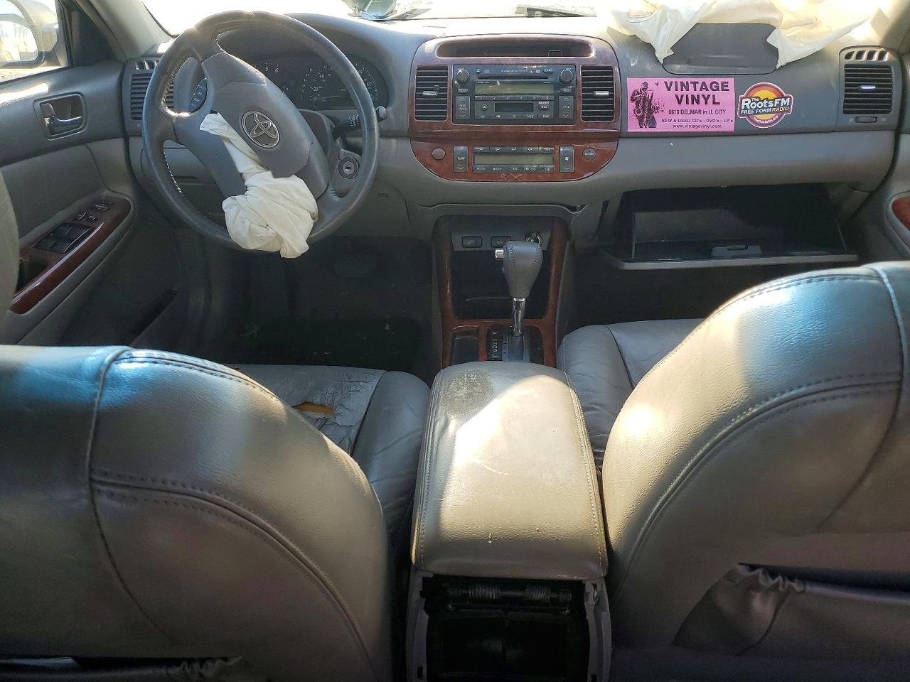 2004 TOYOTA CAMRY LE photo 8