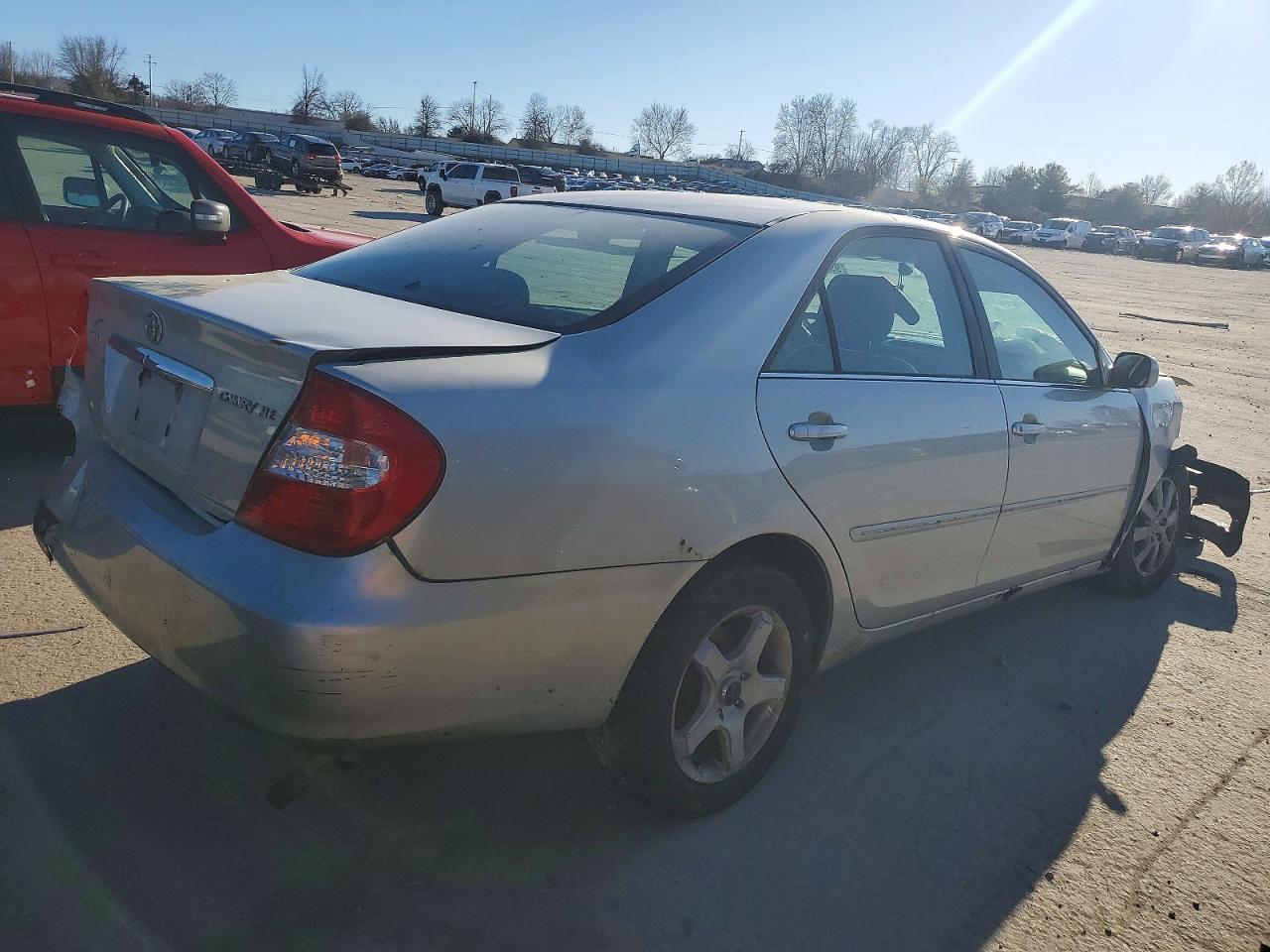 2004 TOYOTA CAMRY LE photo 3