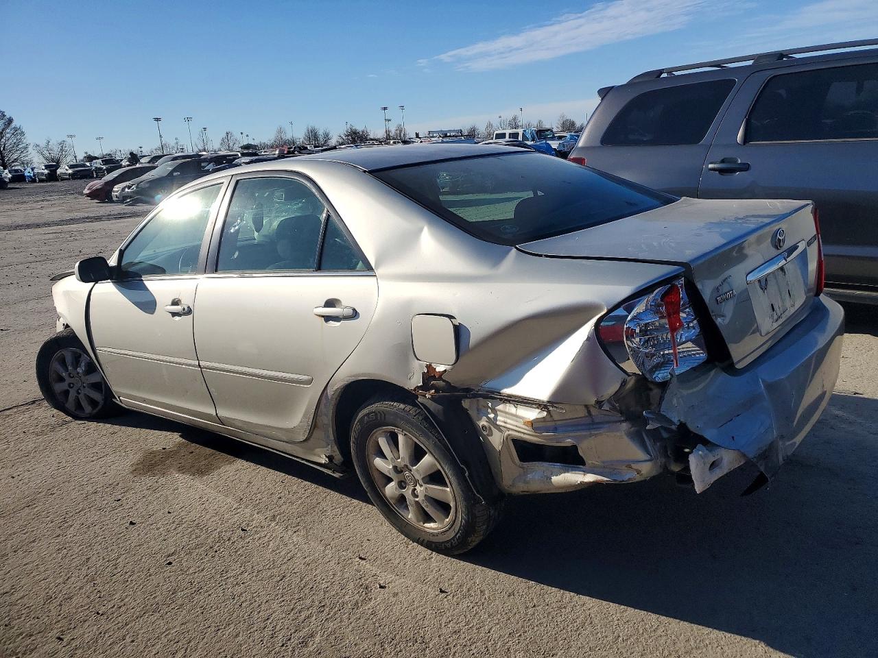 2004 TOYOTA CAMRY LE photo 2