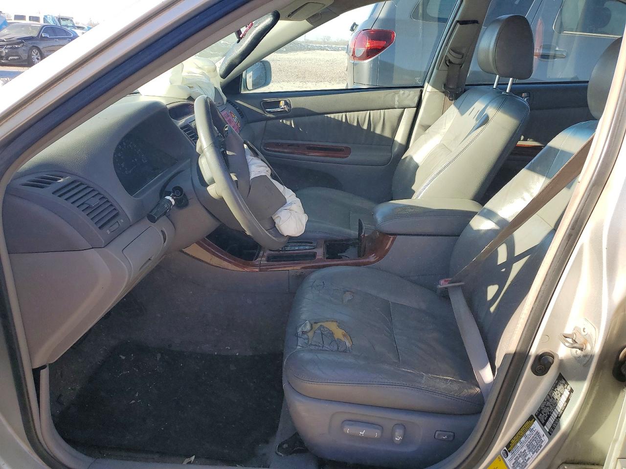 2004 TOYOTA CAMRY LE photo 7