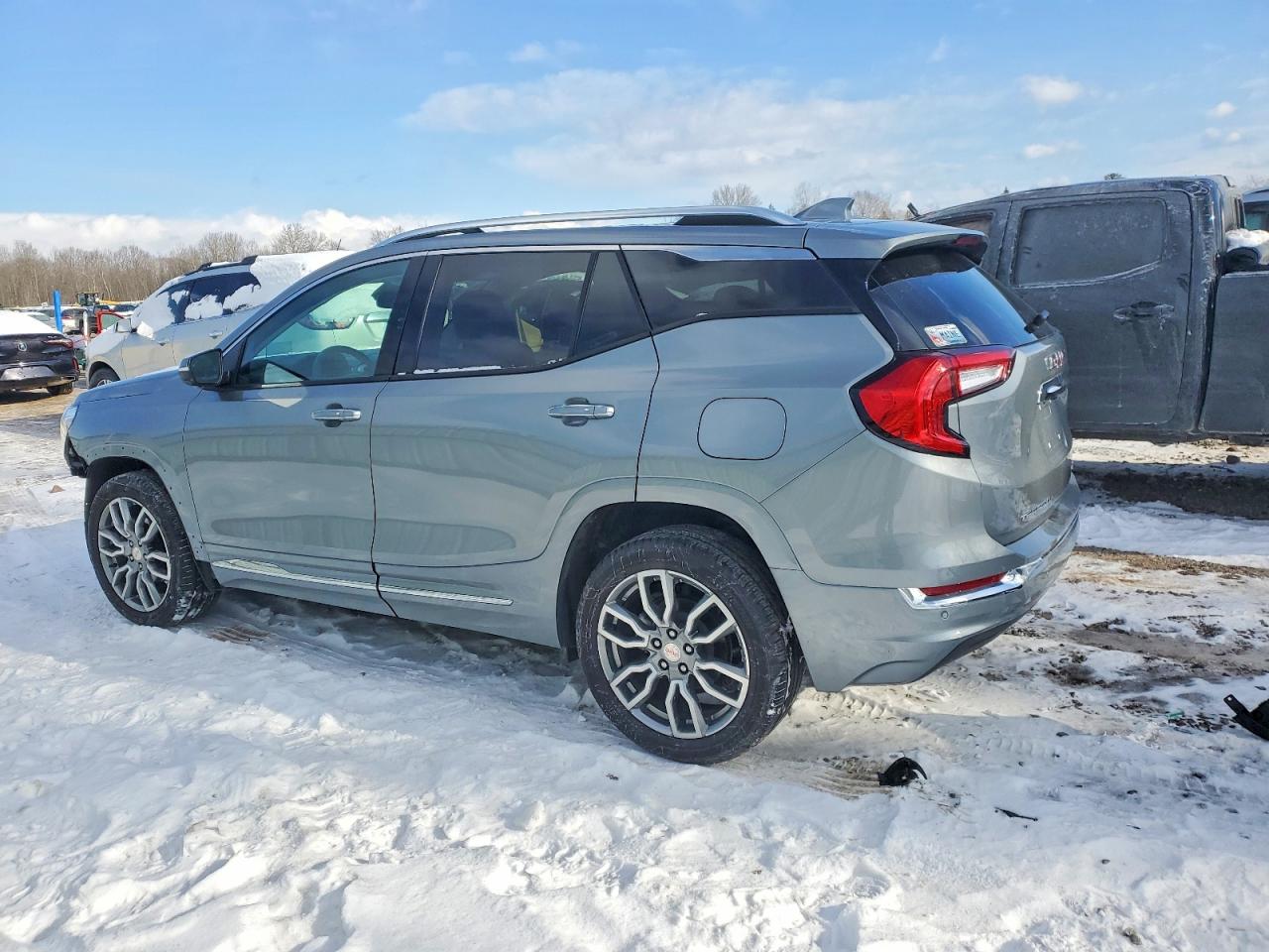 2024 GMC TERRAIN DENALI photo 2