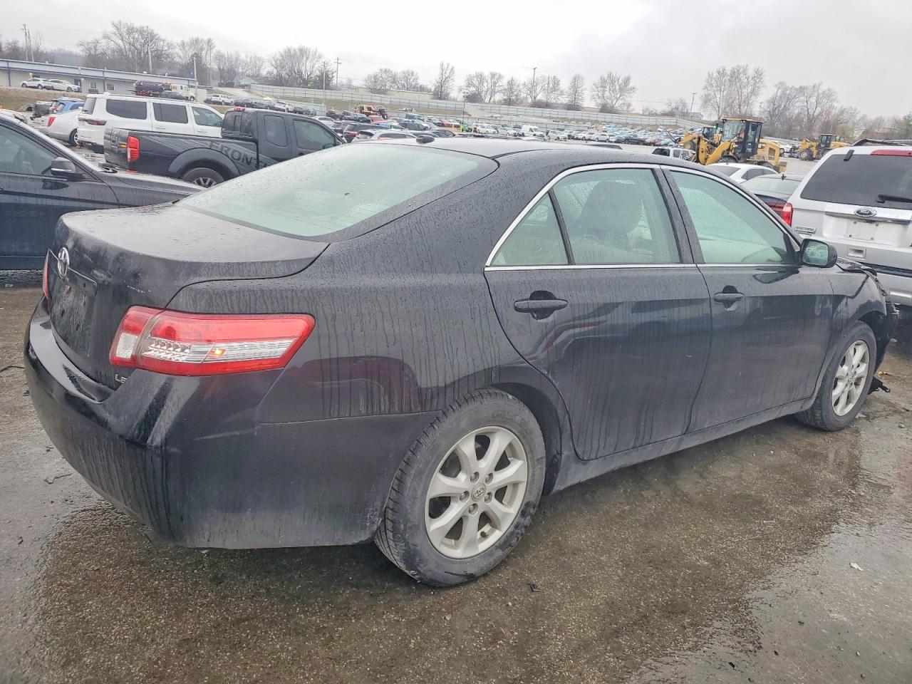 2011 TOYOTA CAMRY BASE photo 3