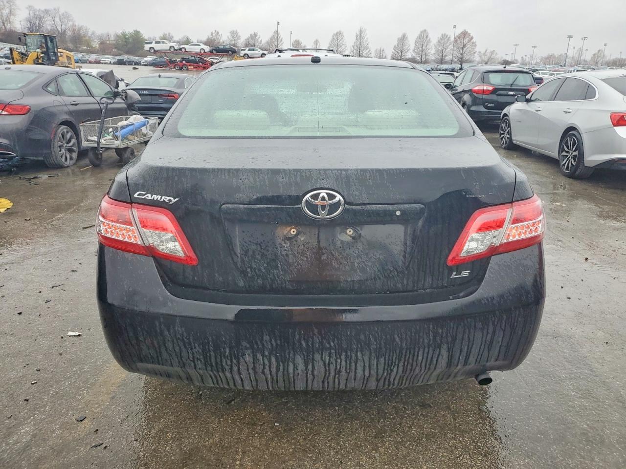 2011 TOYOTA CAMRY BASE photo 6