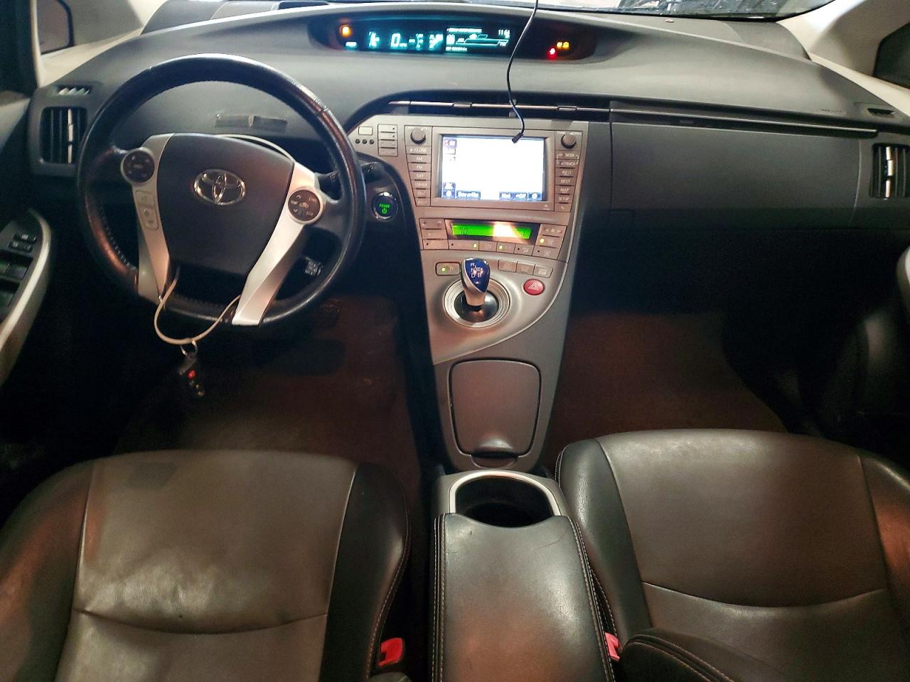 2013 TOYOTA PRIUS photo 8