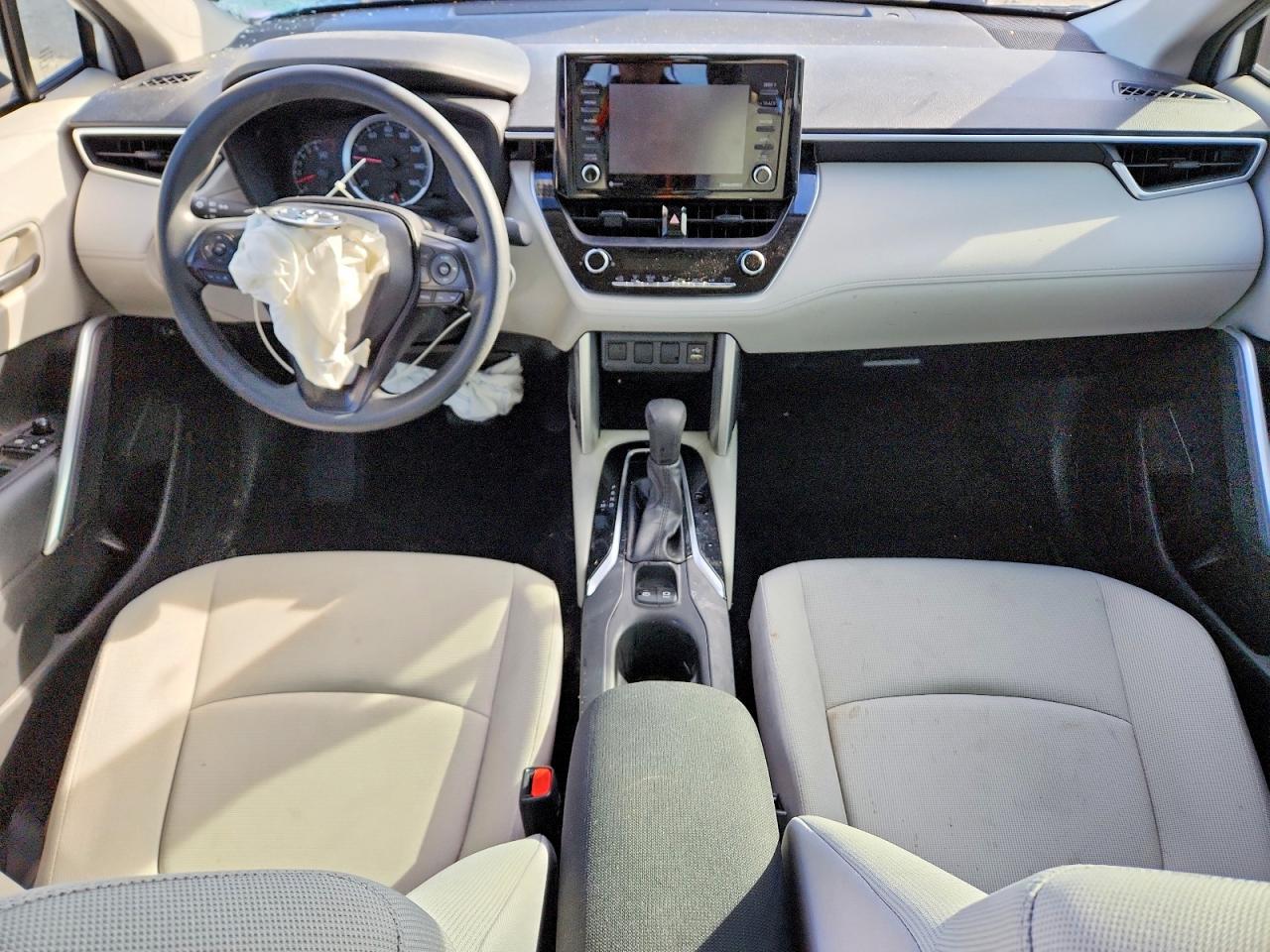 2022 TOYOTA COROLLA CROSS L photo 8