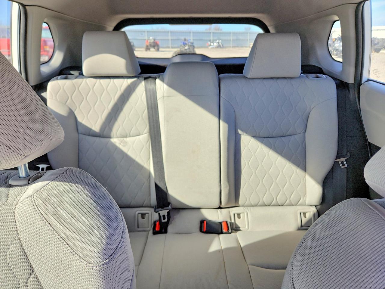 2022 TOYOTA COROLLA CROSS L photo 10